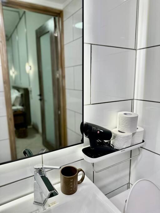 胡志明市Le Bijou Chic In The Heart Of Saigon Charm With View公寓 外观 照片